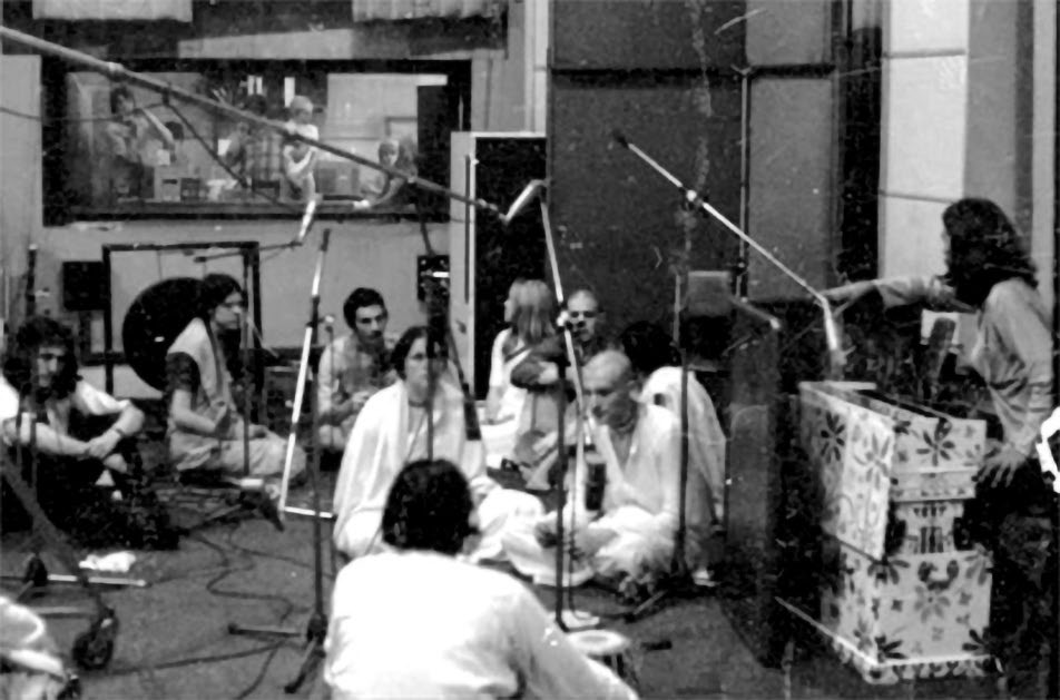 Die Aufnahme des Hare Krishna mantras mit George Harrison in den EMI-Studios in London, 1969