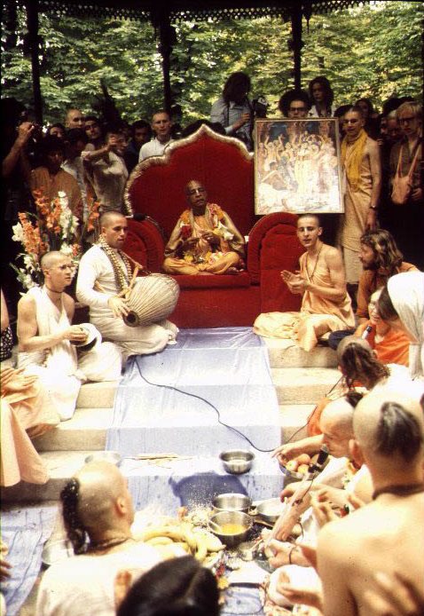Initiation ceremony at the Jardín du Luxembourg