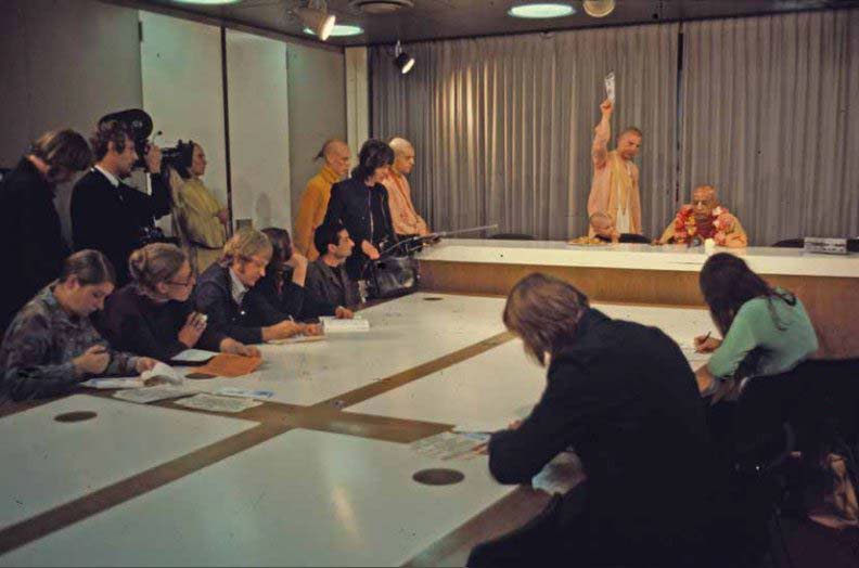 Prabhupāda at a press conference in Amsterdam, 1972